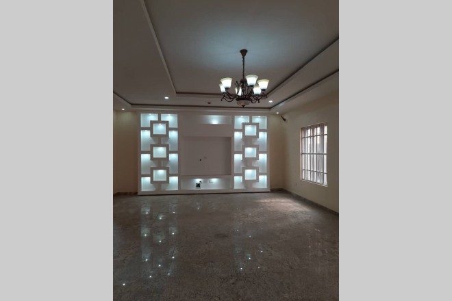 Newly built 5 bedroom contemporary duplex