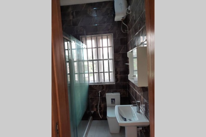 Newly built 5 bedroom contemporary duplex