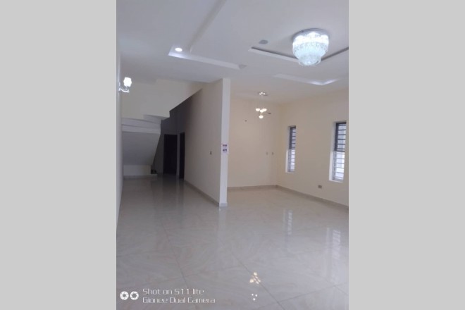 Tasteful 4 bedroom duplex