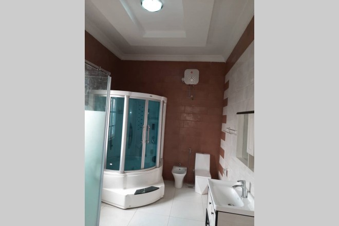 Newly built 5 bedroom contemporary duplex