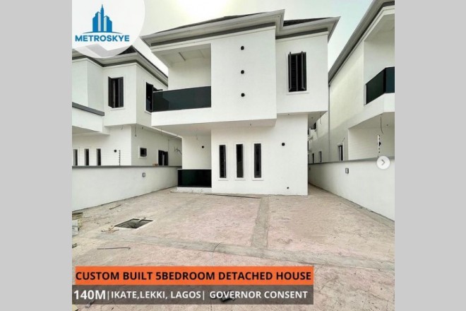 Contemporary 5 bedroom duplex