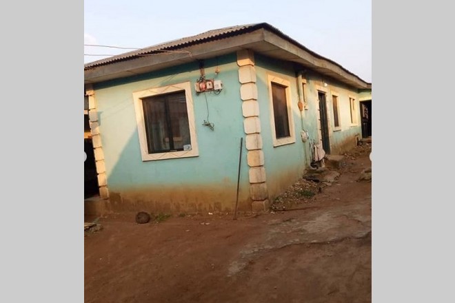 A 2 bedroom flat with 2 unit of mini flat