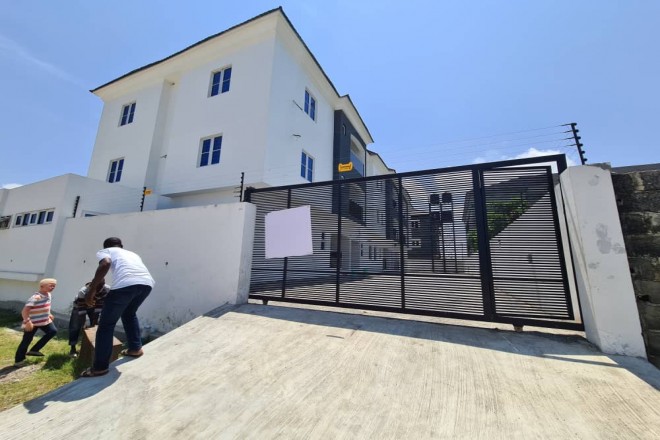 Tastefully finished 2 bedroom apartment