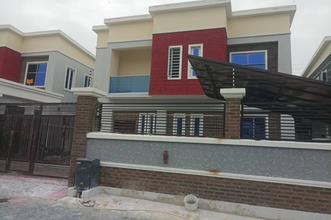Top Notch finished 4 bedroom duplex