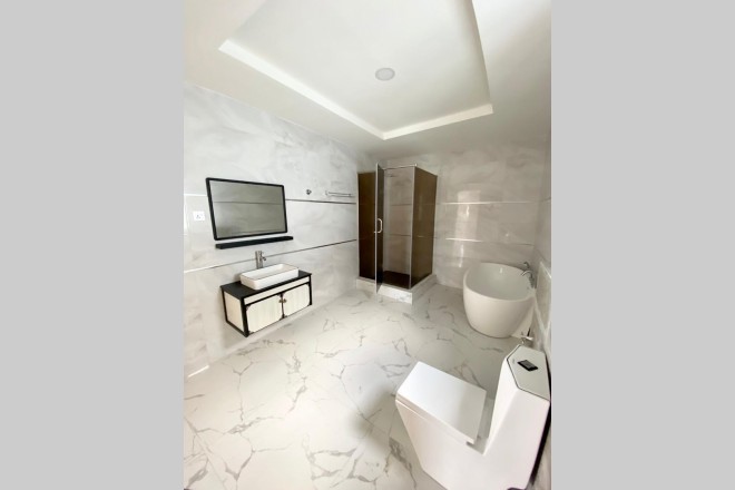 5 Bedroom fully detached Duplex