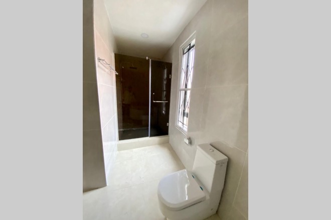 5 Bedroom fully detached Duplex