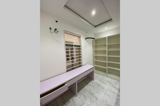 STUNNING 5 BEDROOM WITH BQ FOR FOR SALE