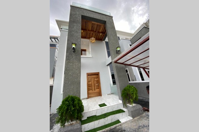 STUNNING 5 BEDROOM WITH BQ FOR FOR SALE