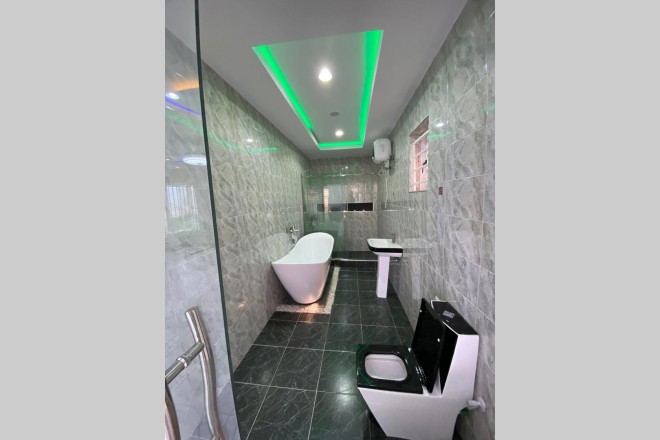 STUNNING 5 BEDROOM WITH BQ FOR FOR SALE