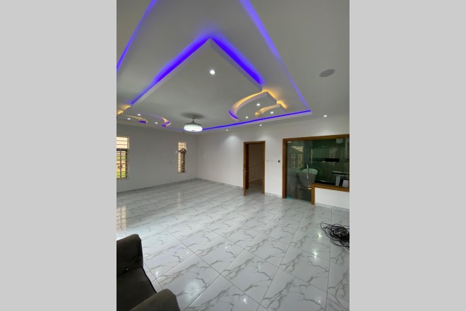 STUNNING 5 BEDROOM WITH BQ FOR FOR SALE