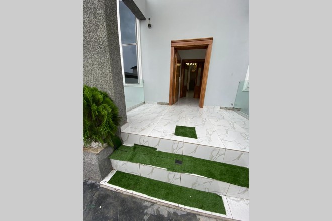 STUNNING 5 BEDROOM WITH BQ FOR FOR SALE