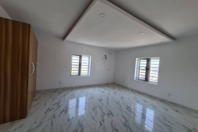 Tastefully finished 2 bedroom apartment