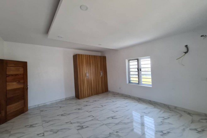 Tastefully finished 2 bedroom apartment