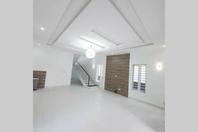 Luxurious 5 bedroom duplex